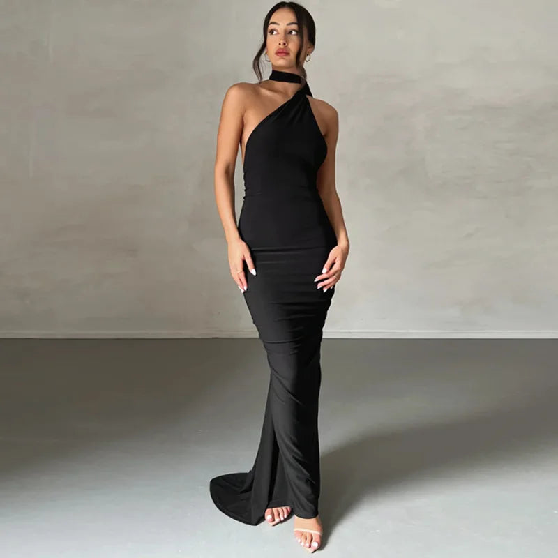 Maxi Dress élégante pour soirées, coupe ajustée et détail col asymétrique